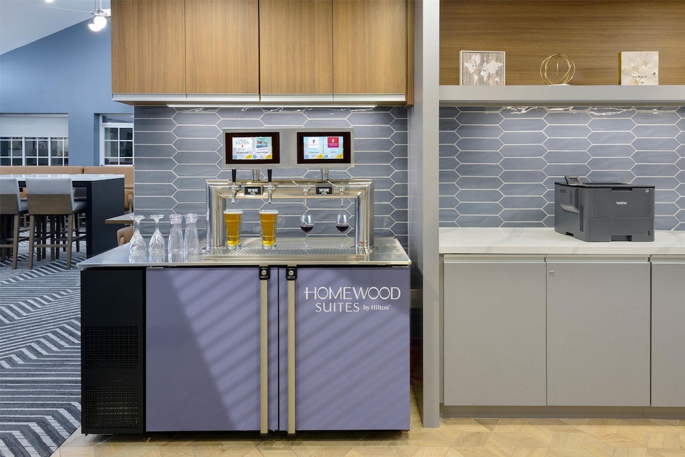 Homewood Suites by Hilton® Orlando-UCF Area — Restaurant & bars in Orlando, Florida