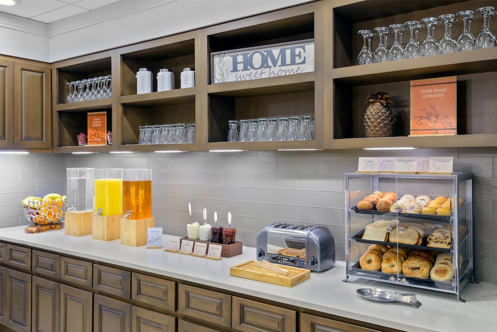 Homewood Suites by Hilton® Orlando-UCF Area — Restaurant & bars in Orlando, Florida