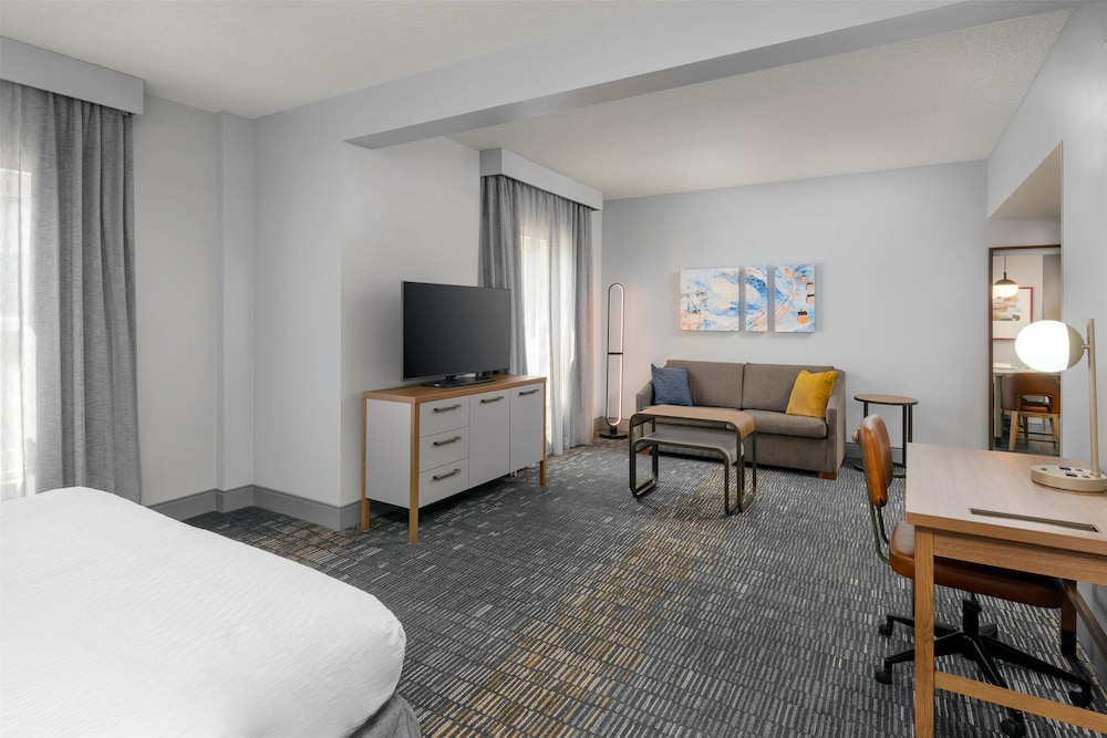 Homewood Suites by Hilton® Orlando-UCF Area — Hotel rooms in Orlando, Florida