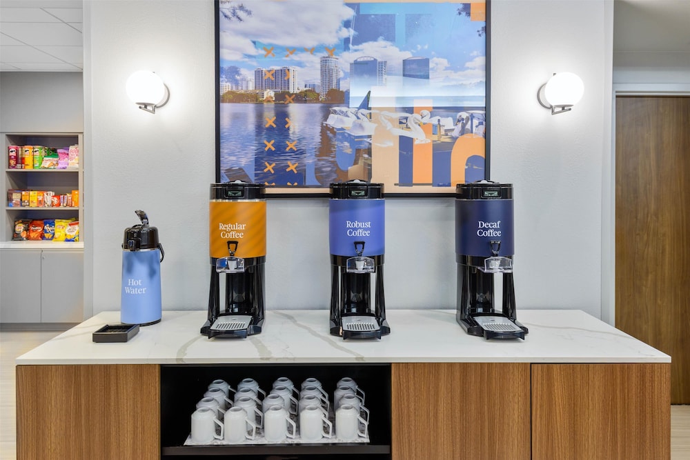 Homewood Suites by Hilton® Orlando-UCF Area — Restaurant & bars in Orlando, Florida