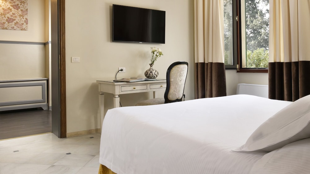 FH55 Hotel Villa Fiesole — Hotel rooms in Fiesole, Tuscany