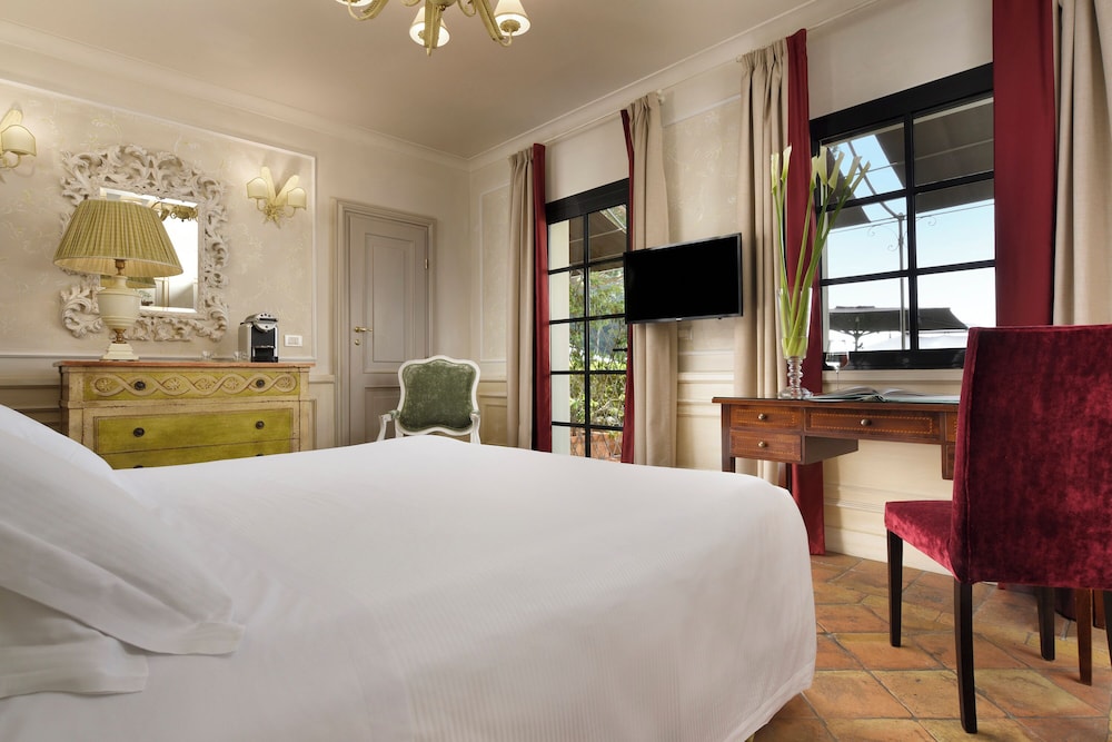 FH55 Hotel Villa Fiesole — Hotel rooms in Fiesole, Tuscany