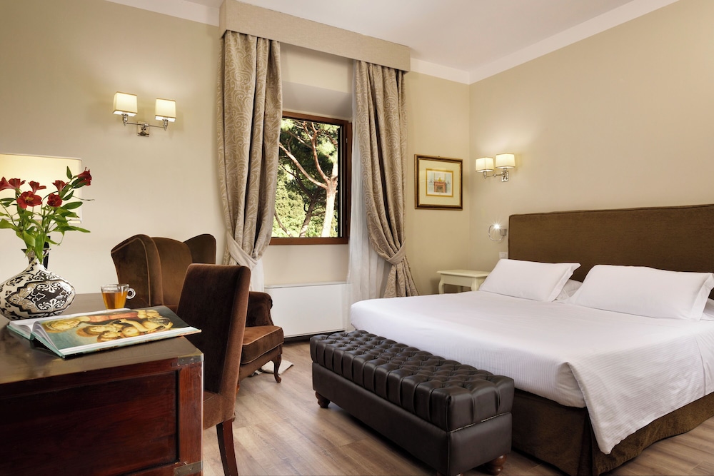 FH55 Hotel Villa Fiesole — Hotel rooms in Fiesole, Tuscany