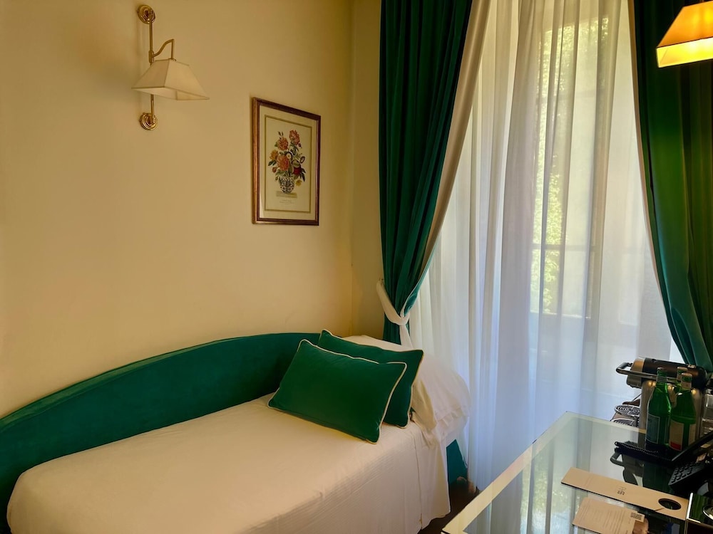 FH55 Hotel Villa Fiesole — Hotel rooms in Fiesole, Tuscany