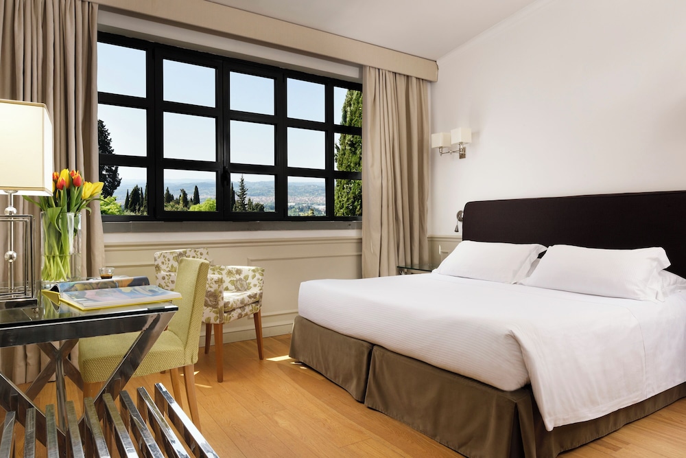 FH55 Hotel Villa Fiesole — Hotel rooms in Fiesole, Tuscany