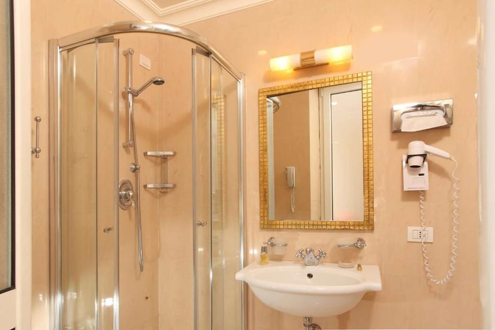 Hotel Villa Glori — Hotel rooms in Rome, Lazio