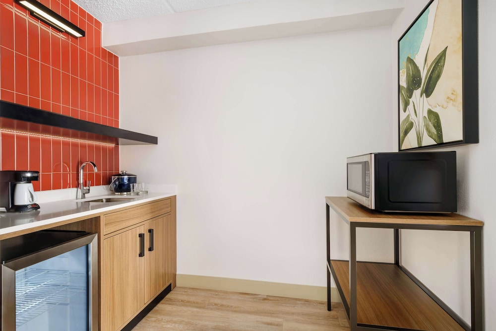 Hyatt Place across from Universal Orlando Resort — Hotel rooms in Orlando, Florida