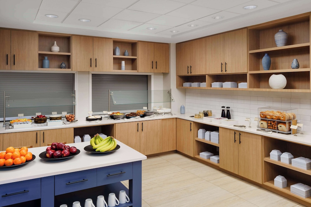 Hyatt Place across from Universal Orlando Resort — Restaurant & bars in Orlando, Florida