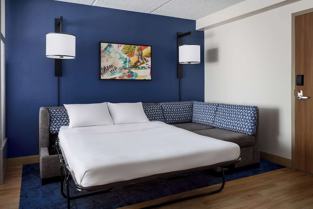 Hyatt Place across from Universal Orlando Resort — Hotel rooms in Orlando, Florida