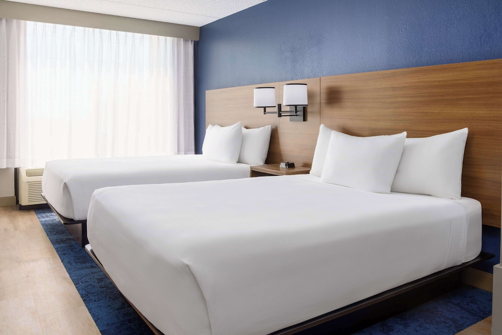Hyatt Place across from Universal Orlando Resort — Hotel rooms in Orlando, Florida