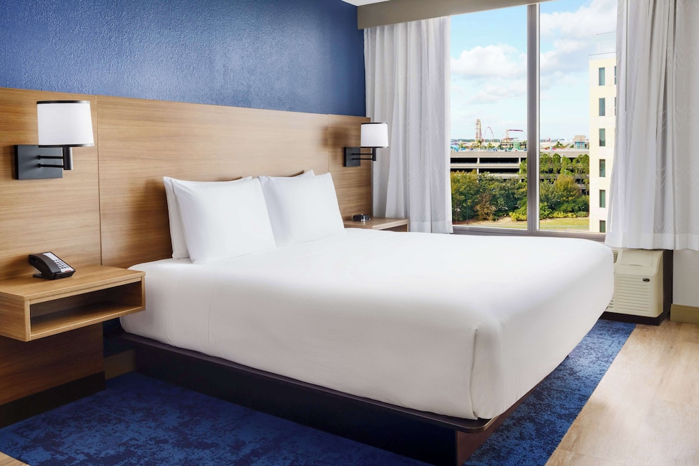 Hyatt Place across from Universal Orlando Resort — Hotel rooms in Orlando, Florida