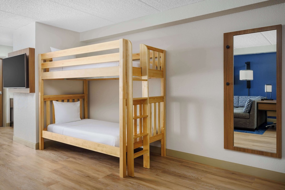 Hyatt Place across from Universal Orlando Resort — Hotel rooms in Orlando, Florida