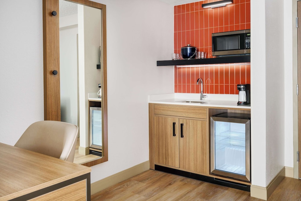 Hyatt Place across from Universal Orlando Resort — Hotel rooms in Orlando, Florida