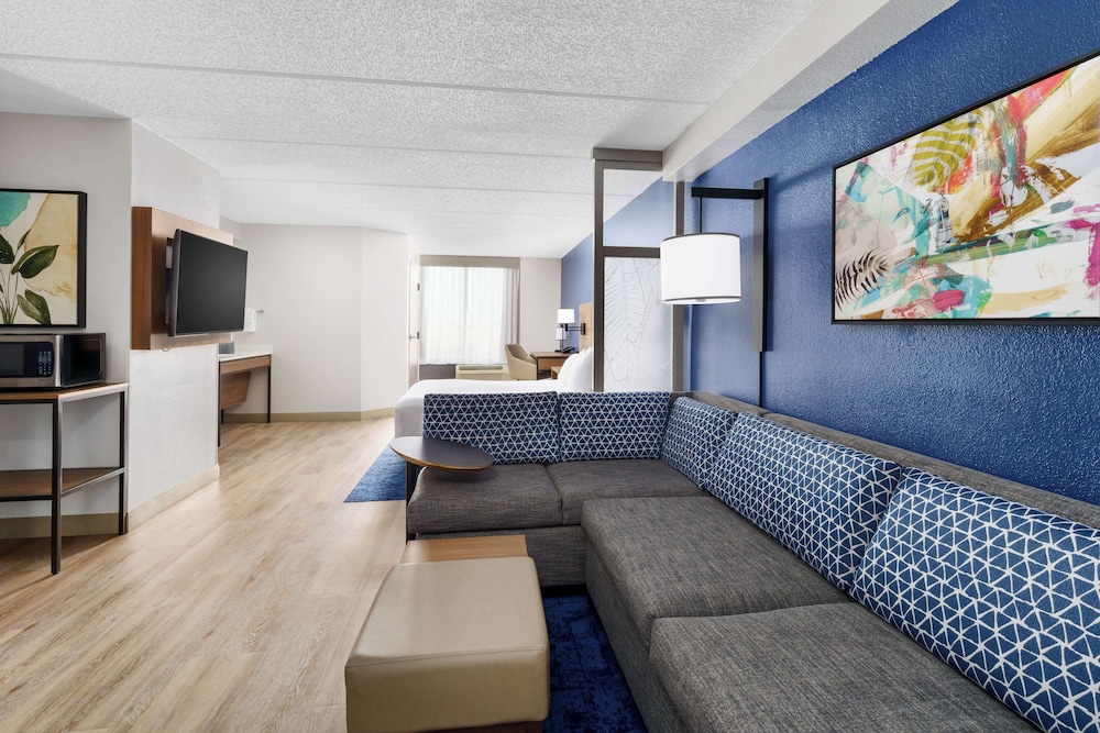 Hyatt Place across from Universal Orlando Resort — Hotel rooms in Orlando, Florida