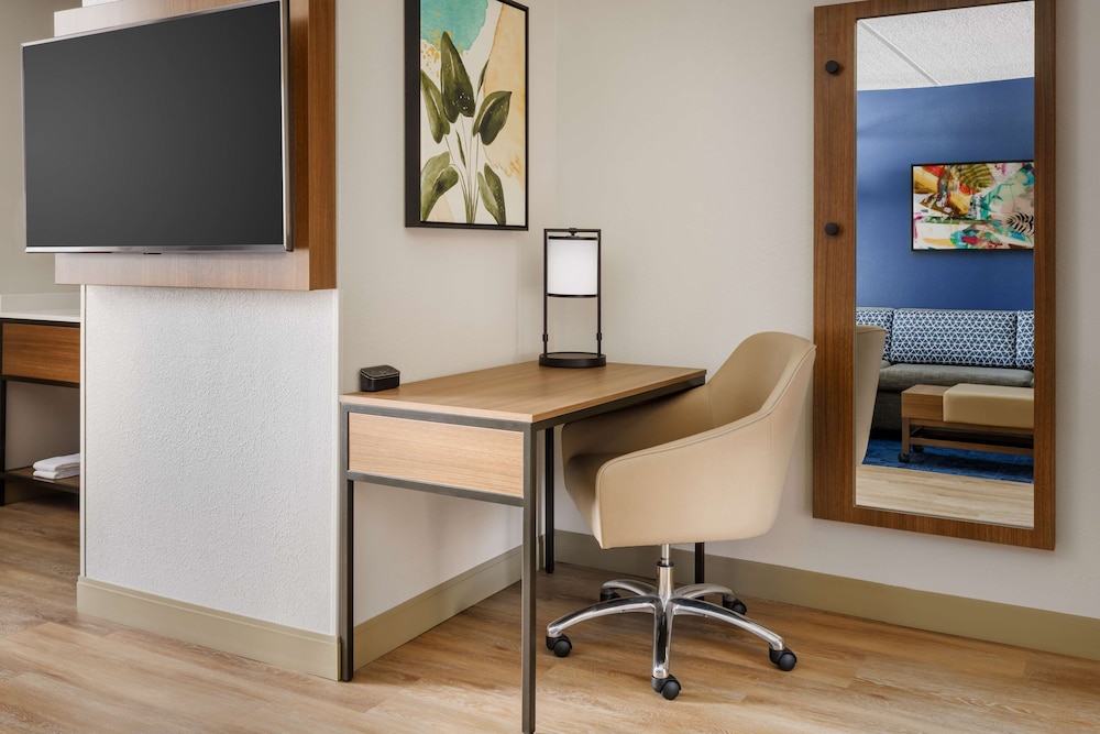 Hyatt Place across from Universal Orlando Resort — Hotel rooms in Orlando, Florida