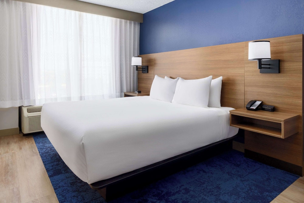 Hyatt Place across from Universal Orlando Resort — Hotel rooms in Orlando, Florida