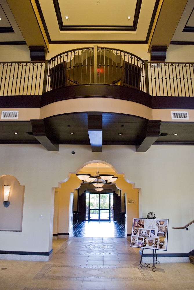 Lake Buena Vista Resort Village & Spa — Hotel building in Orlando, Florida
