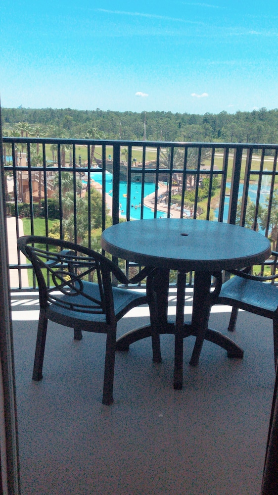 Lake Buena Vista Resort Village & Spa — Swimming pool in Orlando, Florida