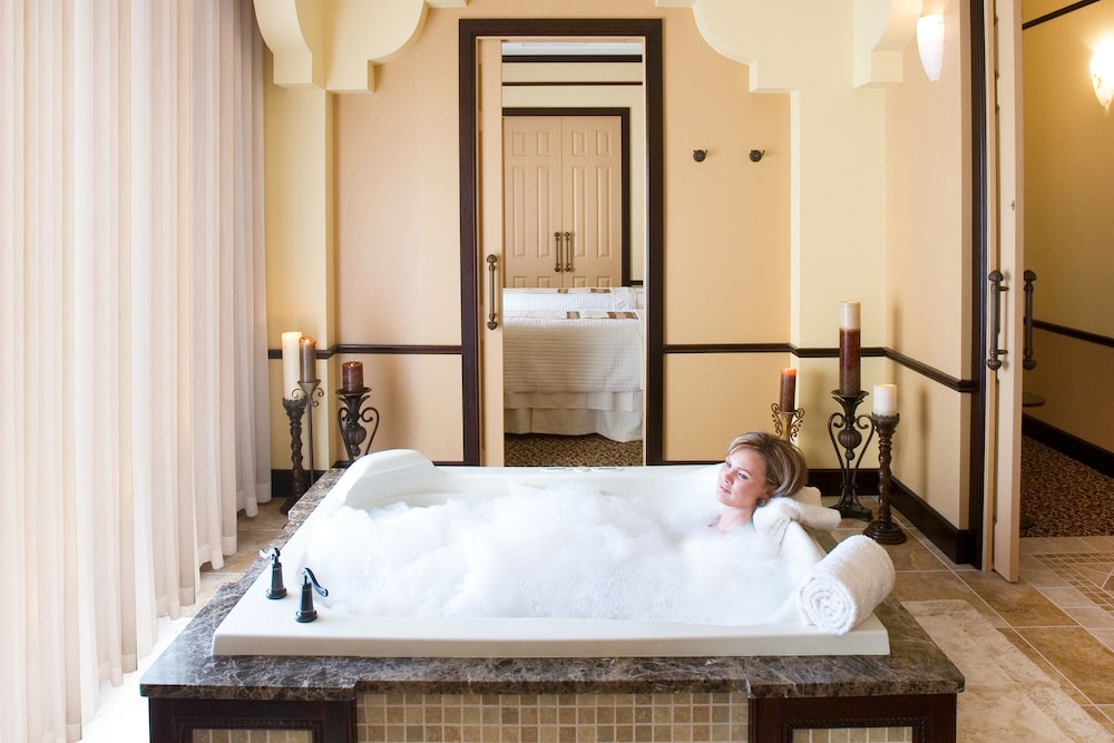Lake Buena Vista Resort Village & Spa — Hotel rooms in Orlando, Florida