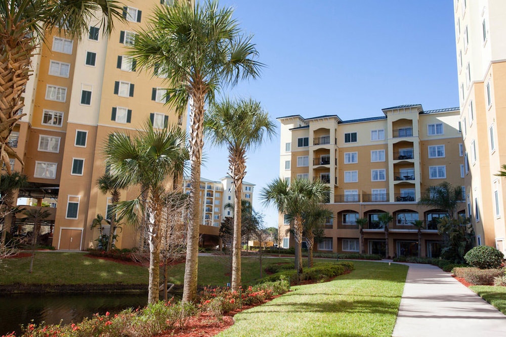 Lake Buena Vista Resort Village & Spa — Hotel building in Orlando, Florida