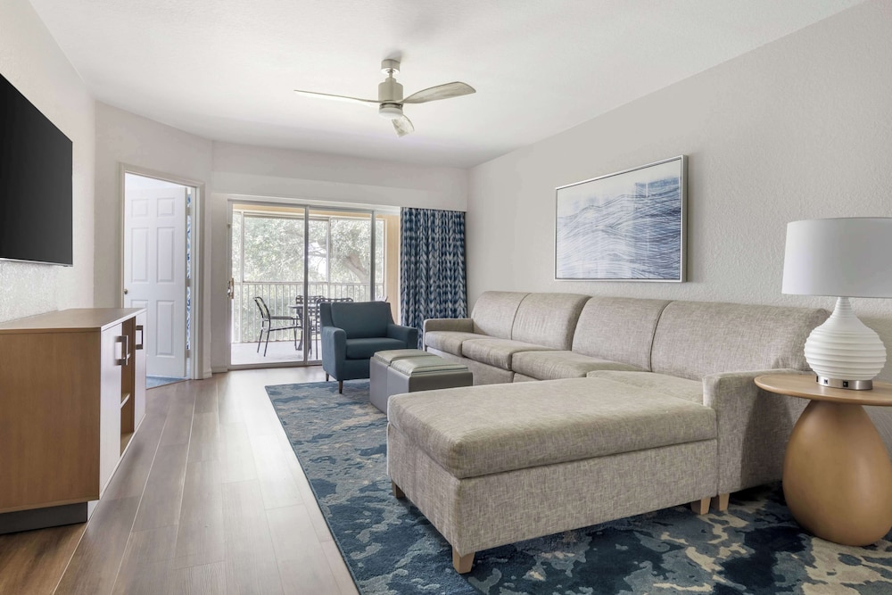 Hilton Vacation Club Mystic Dunes Orlando — Hotel rooms in Kissimmee, Florida