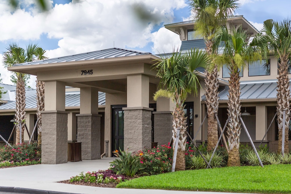 Hilton Vacation Club Mystic Dunes Orlando — Hotel building in Kissimmee, Florida