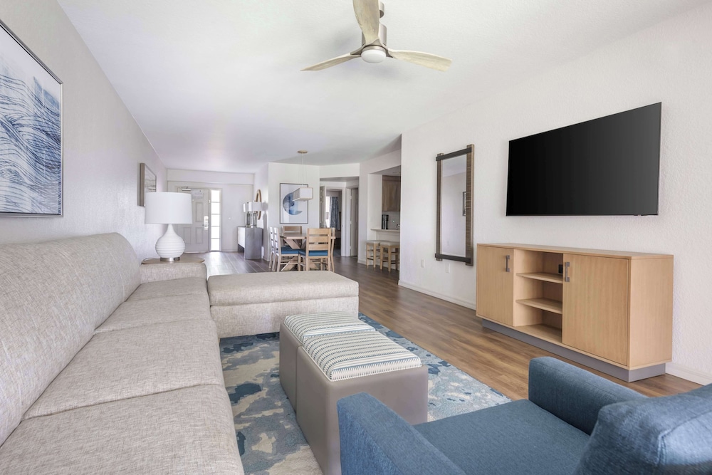 Hilton Vacation Club Mystic Dunes Orlando — Hotel rooms in Kissimmee, Florida