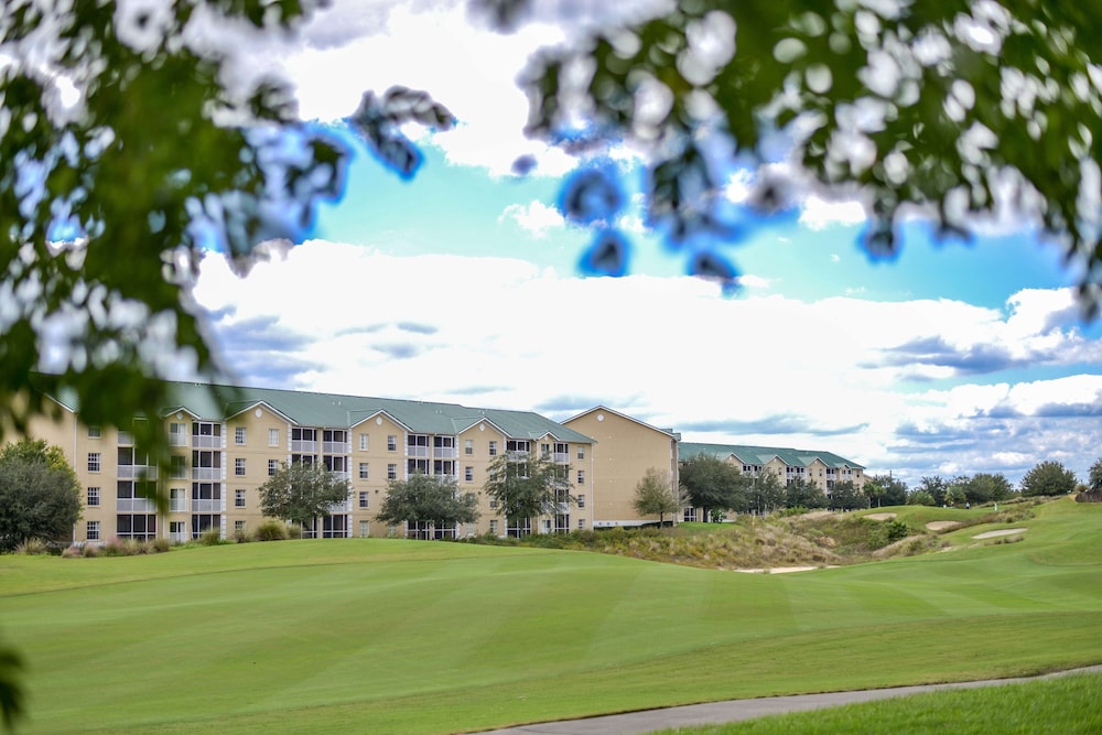Hilton Vacation Club Mystic Dunes Orlando — Hotel building in Kissimmee, Florida