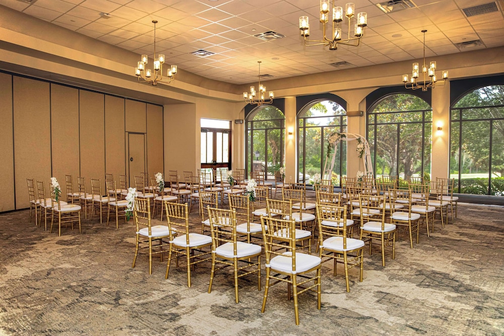 Hilton Vacation Club Mystic Dunes Orlando — Hotel building in Kissimmee, Florida