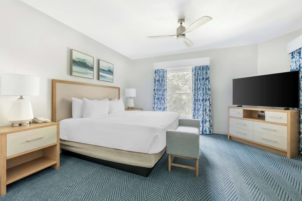 Hilton Vacation Club Mystic Dunes Orlando — Hotel rooms in Kissimmee, Florida