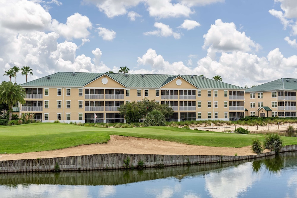 Hilton Vacation Club Mystic Dunes Orlando — Hotel building in Kissimmee, Florida