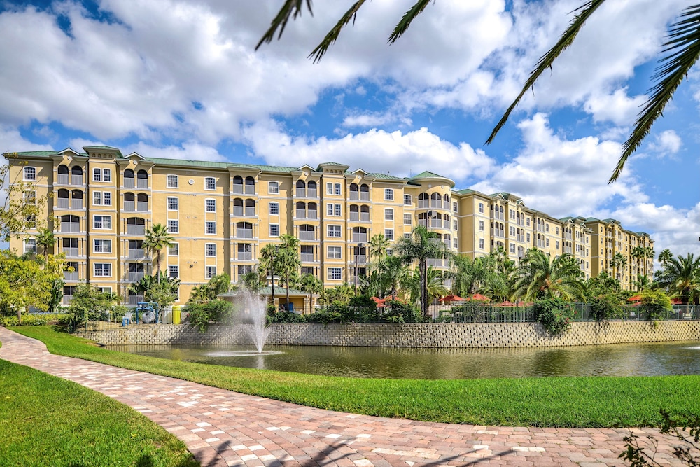 Hilton Vacation Club Mystic Dunes Orlando — Hotel building in Kissimmee, Florida