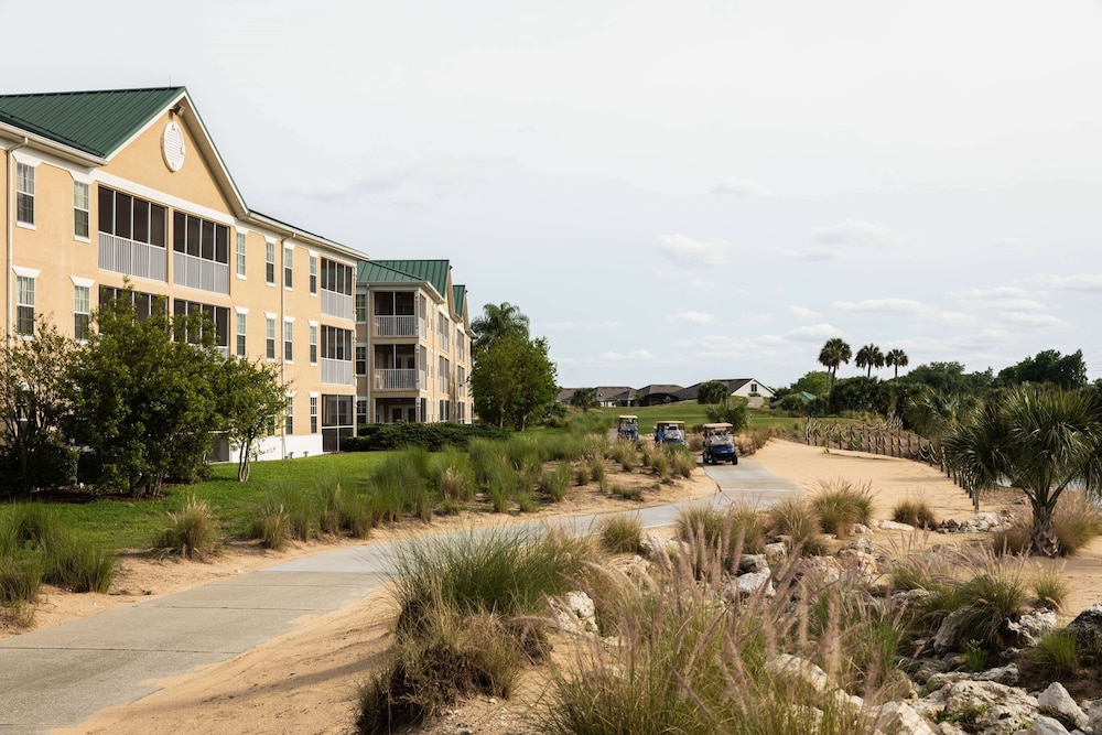 Hilton Vacation Club Mystic Dunes Orlando — Hotel building in Kissimmee, Florida