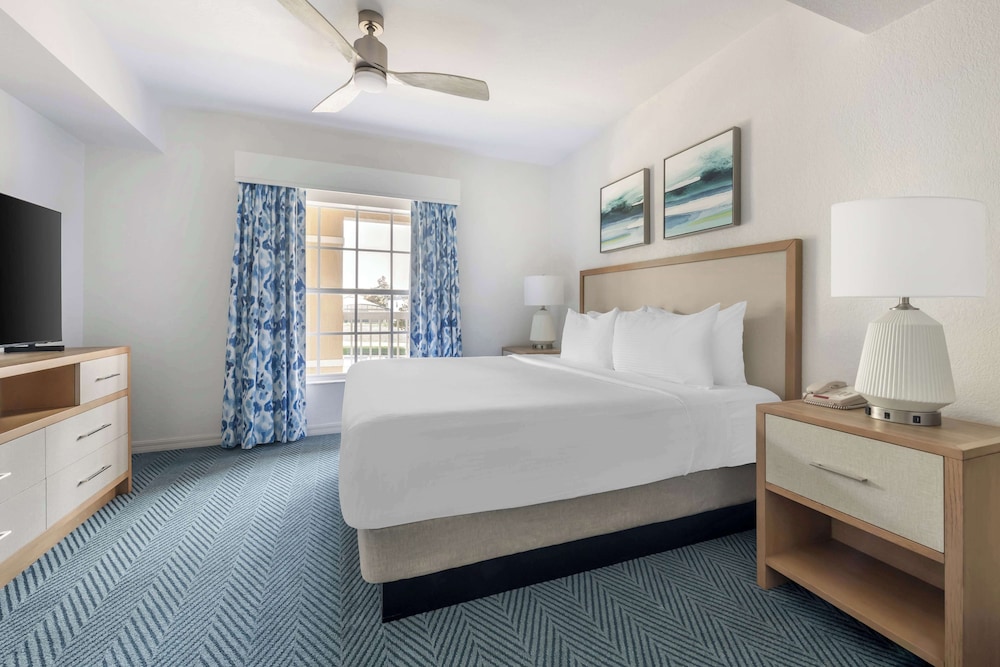 Hilton Vacation Club Mystic Dunes Orlando — Hotel rooms in Kissimmee, Florida