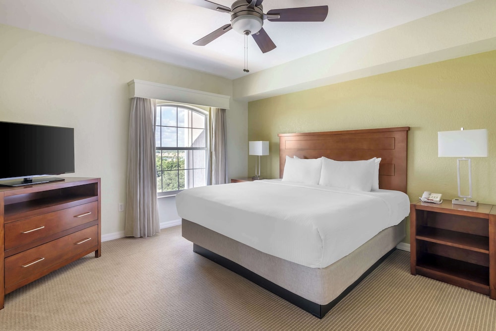 Hilton Vacation Club Mystic Dunes Orlando — Hotel rooms in Kissimmee, Florida