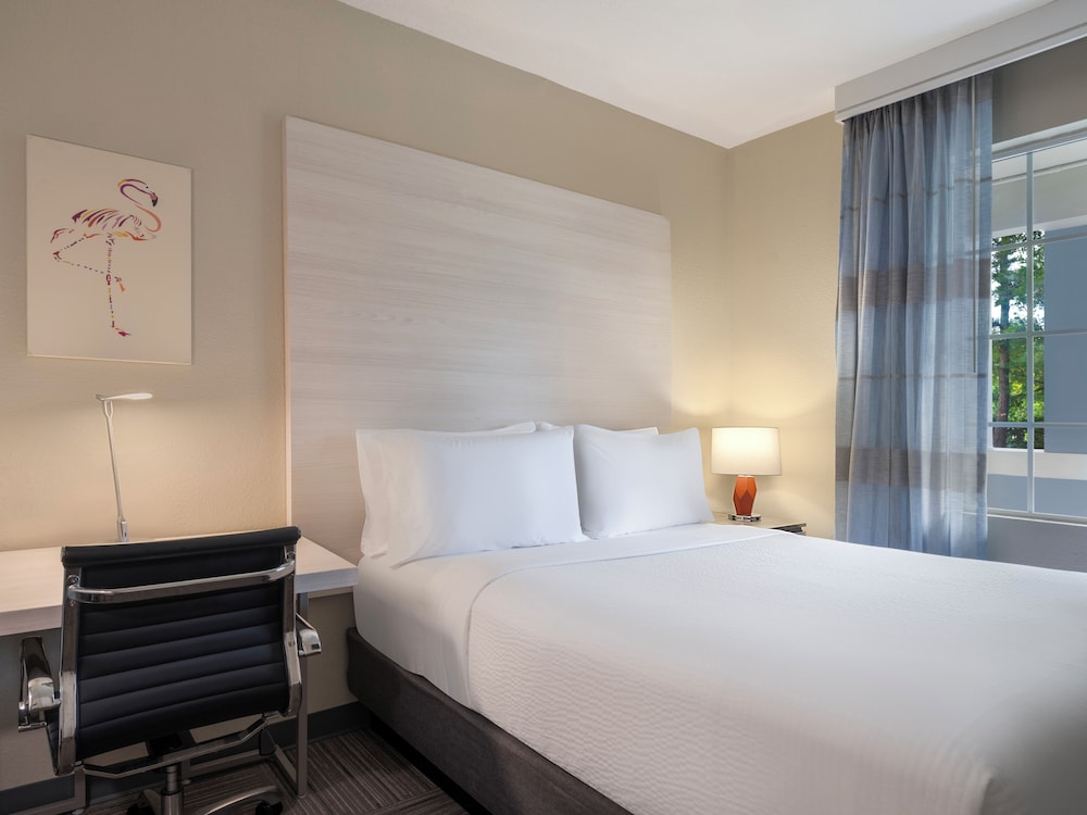 Holiday Inn Resort Orlando Suites - Waterpark by IHG — Hotel rooms in Orlando, Florida