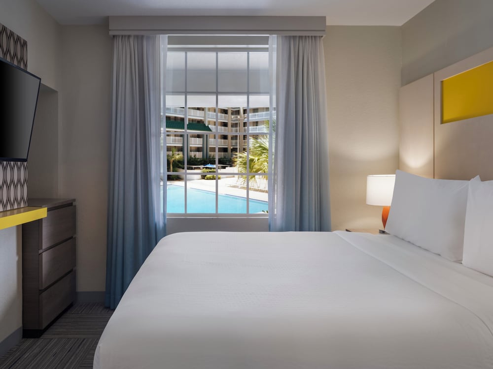 Holiday Inn Resort Orlando Suites - Waterpark by IHG — Hotel rooms in Orlando, Florida