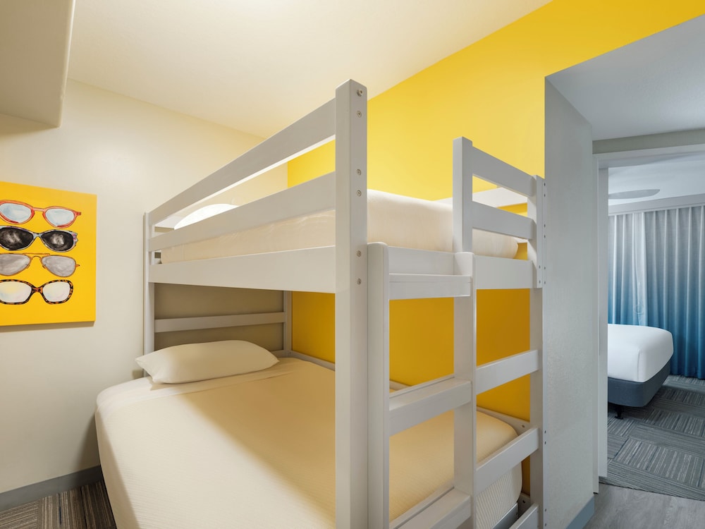 Holiday Inn Resort Orlando Suites - Waterpark by IHG — Hotel rooms in Orlando, Florida
