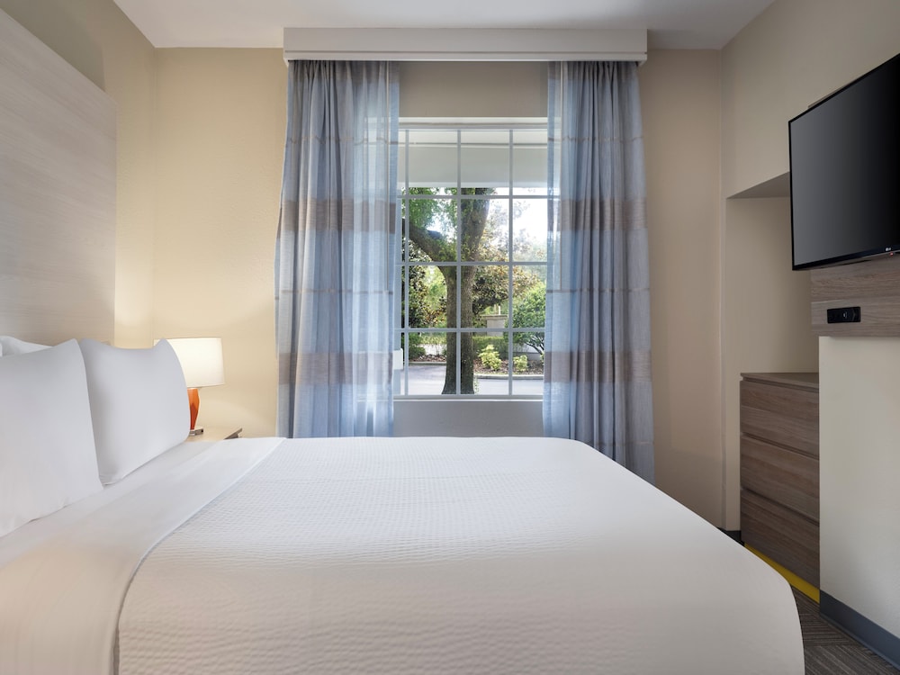 Holiday Inn Resort Orlando Suites - Waterpark by IHG — Hotel rooms in Orlando, Florida
