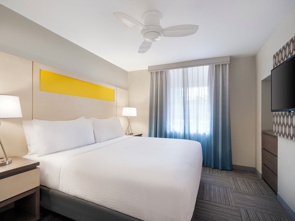 Holiday Inn Resort Orlando Suites - Waterpark by IHG — Hotel rooms in Orlando, Florida
