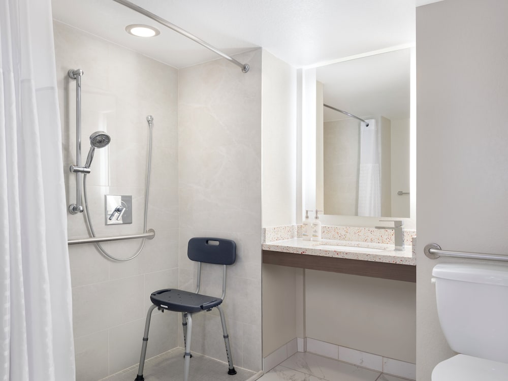 Holiday Inn Resort Orlando Suites - Waterpark by IHG — Hotel rooms in Orlando, Florida