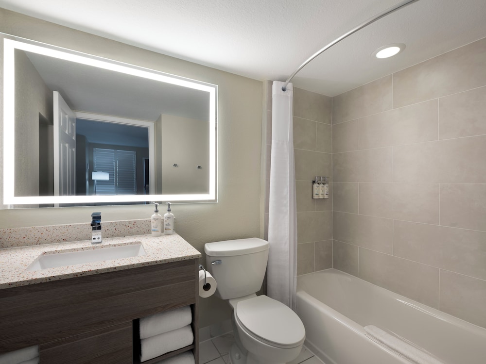 Holiday Inn Resort Orlando Suites - Waterpark by IHG — Hotel rooms in Orlando, Florida