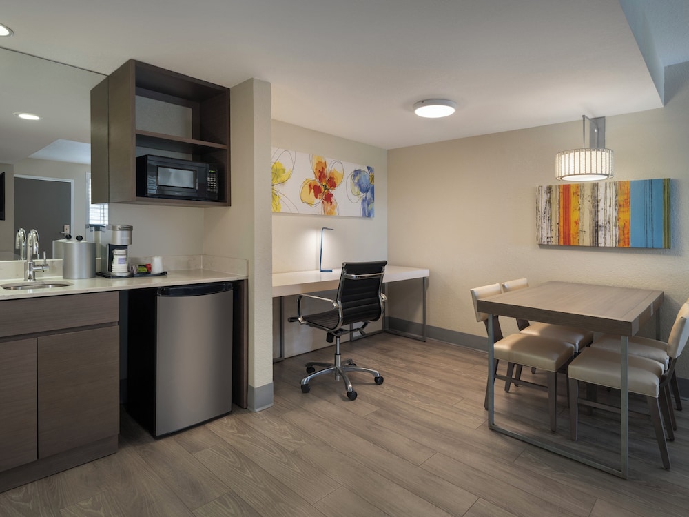 Holiday Inn Resort Orlando Suites - Waterpark by IHG — Hotel rooms in Orlando, Florida