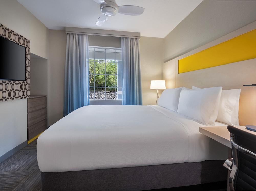 Holiday Inn Resort Orlando Suites - Waterpark by IHG — Hotel rooms in Orlando, Florida