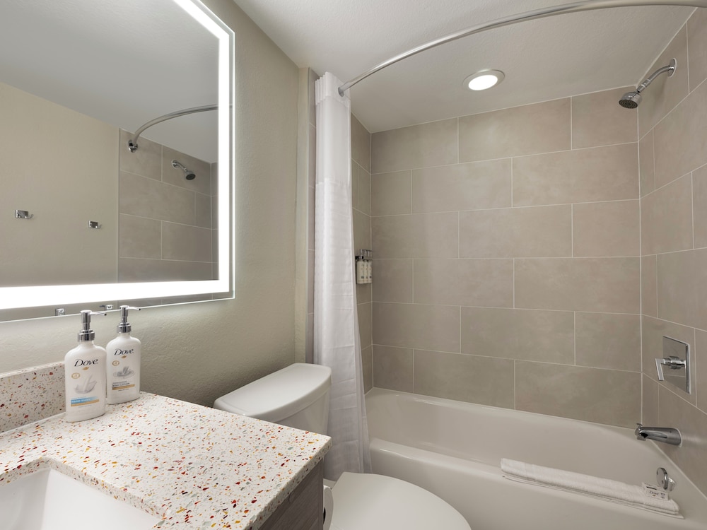 Holiday Inn Resort Orlando Suites - Waterpark by IHG — Hotel rooms in Orlando, Florida