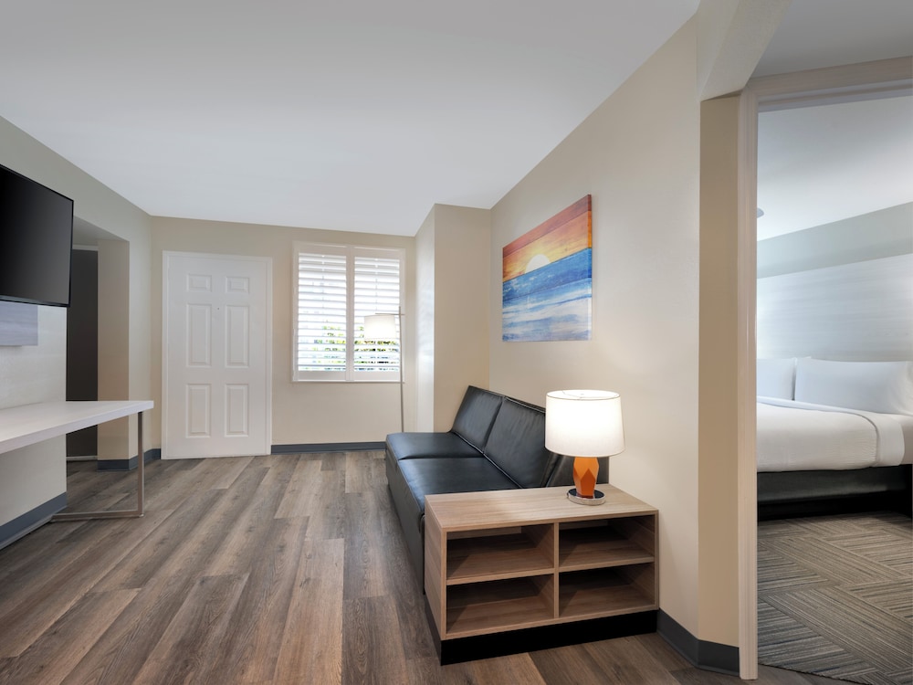 Holiday Inn Resort Orlando Suites - Waterpark by IHG — Hotel rooms in Orlando, Florida
