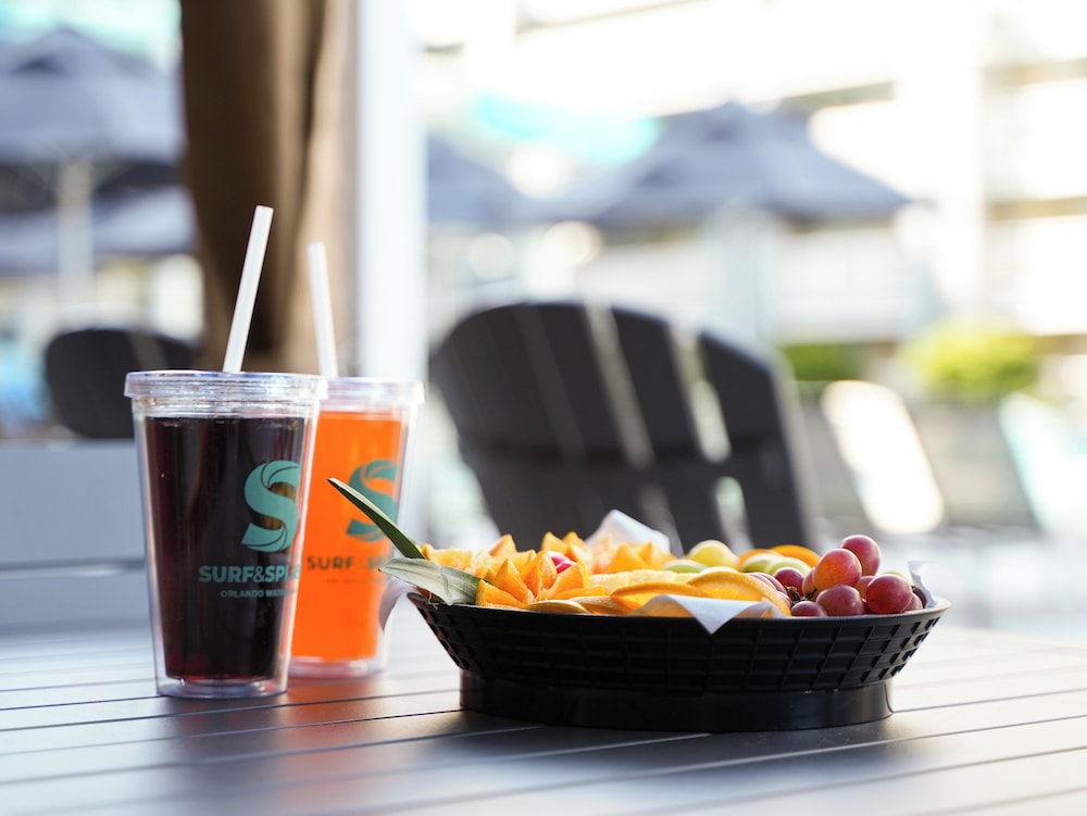 Holiday Inn Resort Orlando Suites - Waterpark by IHG — Restaurant & bars in Orlando, Florida