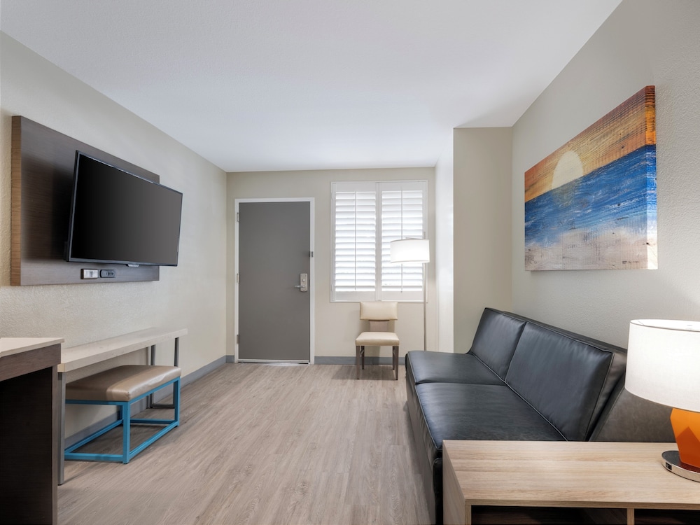 Holiday Inn Resort Orlando Suites - Waterpark by IHG — Hotel rooms in Orlando, Florida