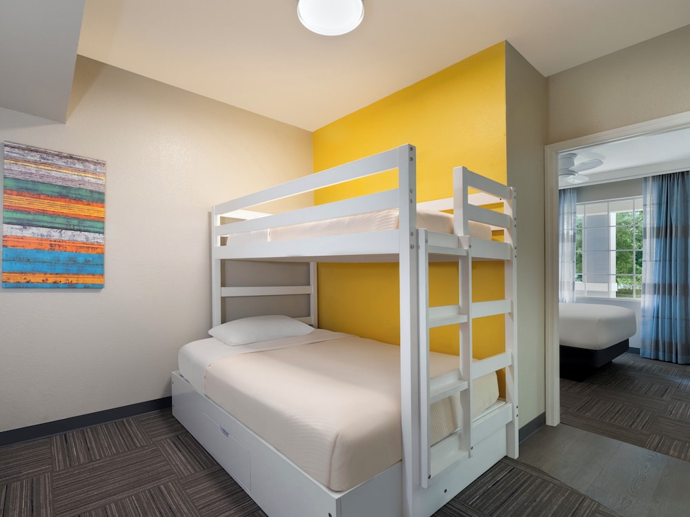 Holiday Inn Resort Orlando Suites - Waterpark by IHG — Hotel rooms in Orlando, Florida