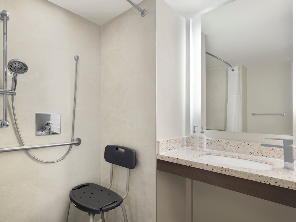 Holiday Inn Resort Orlando Suites - Waterpark by IHG — Hotel rooms in Orlando, Florida